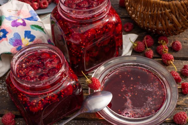 Яркое малиновое варенье с желатином Яркое малиновое варенье с желатином
