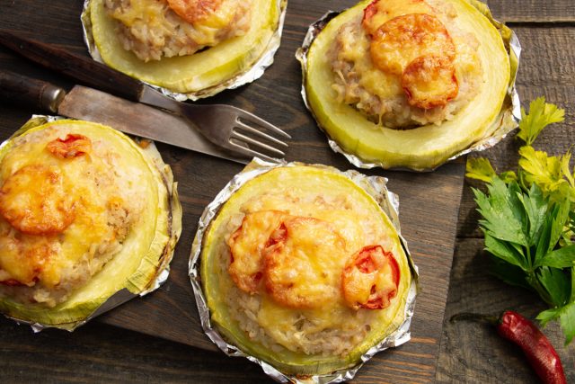 Фаршированные кабачки с рисом и фаршем в духовке Фаршированные кабачки с рисом и фаршем в духовке