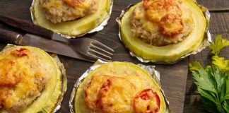 Фаршированные кабачки с рисом и фаршем в духовке