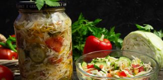 Овощной салат «Огород» с капустой, огурцами и помидорами на зиму - Рецепты Овощной салат «Огород» с капустой, огурцами и помидорами на зиму