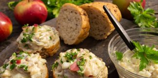 Форшмак из сельди с яблоком — просто и быстро