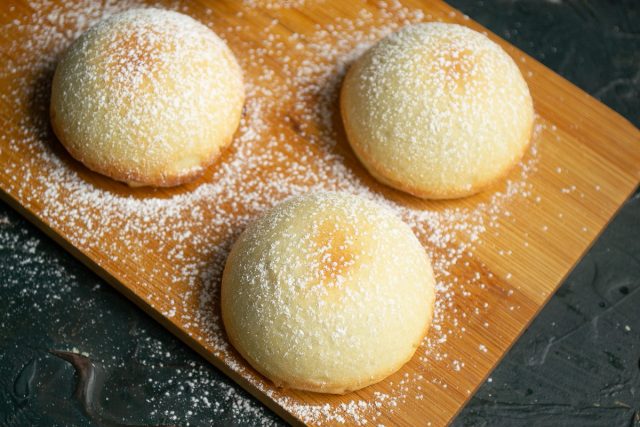 Арабское песочное печенье «Маамуль» с начинкой из орехов и сухофруктов готово Арабское песочное печенье «Маамуль» с начинкой из орехов и сухофруктов готово