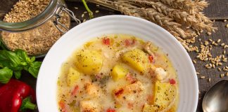Белый картофельный суп с курицей и полбой