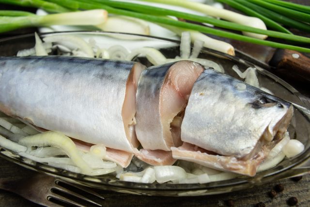 Солим скумбрию в пакете — невероятно вкусно! Солим скумбрию в пакете — невероятно вкусно!