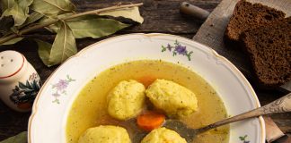 Бульон с клецками из манки и поленты — бюджетно и вкусно