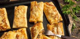 Тонкие блинчики на сыворотке, фаршированные мясом и овощами