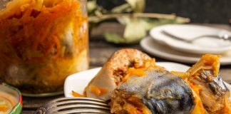 Домашние консервы из рыбы «Скумбрия с овощами в томате»