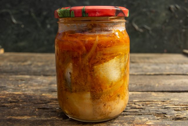 Домашние консервы из рыбы «Скумбрия с овощами в томате» готовы Домашние консервы из рыбы «Скумбрия с овощами в томате» готовы