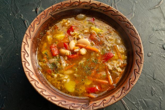 Вкусный суп с мясным фаршем и овощами на скорую руку готов