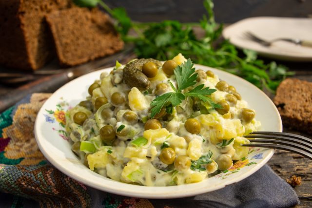 «Белый» салат без мяса из литовской кухни «Белый» салат без мяса из литовской кухни