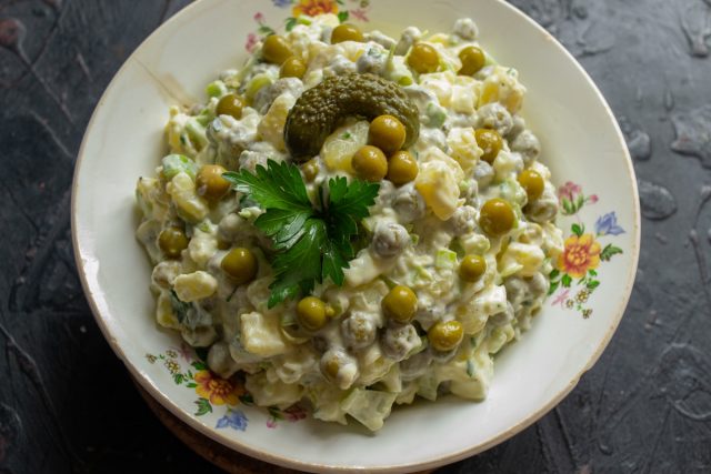 «Белый» салат без мяса из литовской кухни готов «Белый» салат без мяса из литовской кухни готов