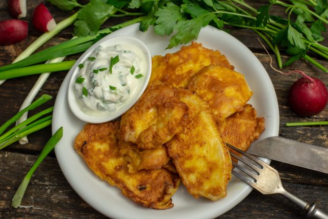Сочная куриная грудка в кляре на сковороде Сочная куриная грудка в кляре на сковороде
