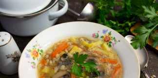 Суп с шампиньонами и перловкой