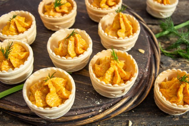 Вкусная закуска «Тарталетки с сельдью» Вкусная закуска «Тарталетки с сельдью»