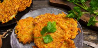 Морковные оладьи с геркулесом и луком