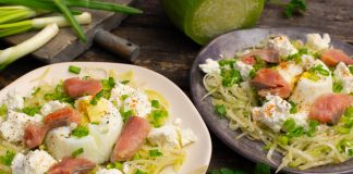 Салат из редьки с творогом и красной рыбой