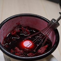 На пол-литра воды необходимо 1-2 столовые ложки каркаде На пол-литра воды необходимо 1-2 столовые ложки каркаде