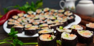 Вкусные домашние роллы с лососем - Рецепты