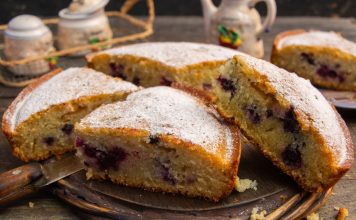 Вкуснейший манник с черной смородиной