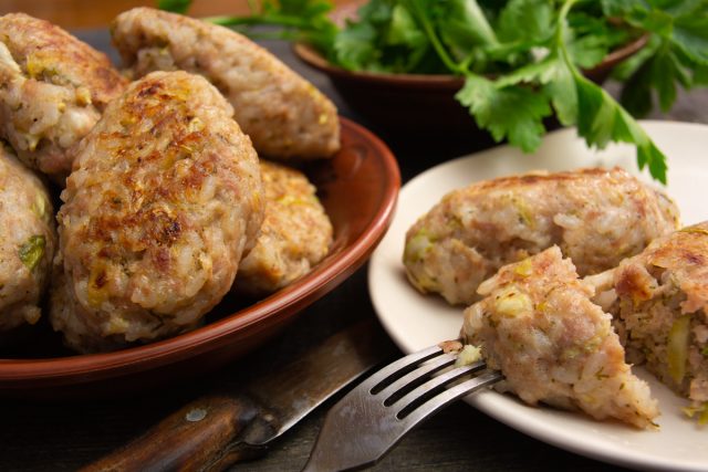 Ленивые голубцы с капустой, рисом и фаршем в духовке