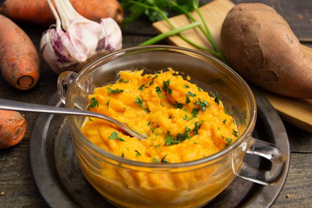 Пюре из батата с морковью и чесноком Пюре из батата с морковью и чесноком