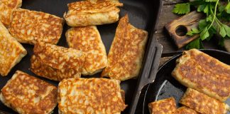 Заварные блины с начинкой из мяса, риса и овощей