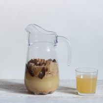 Квас, традиционный летний напиток, основа для окрошек, невозможен без дрожжей