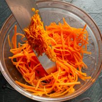 К моркови добавляем апельсиновую цедру