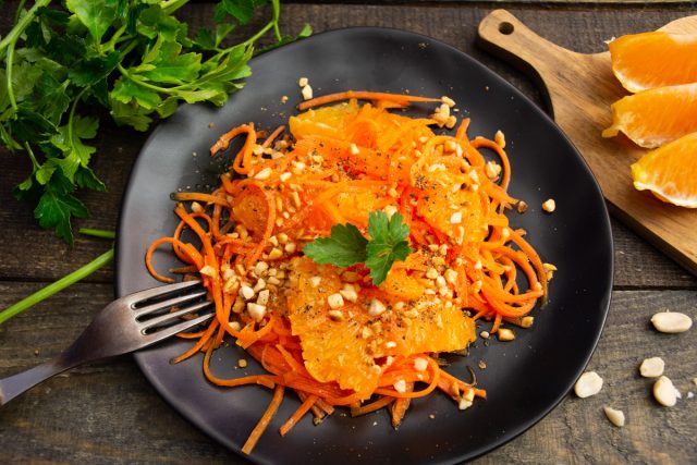 Салат из моркови с апельсином