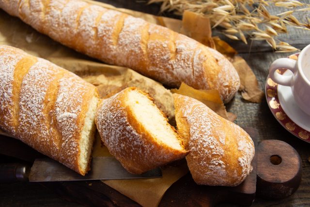 Печем хлеб дома — пшеничный батон с манкой