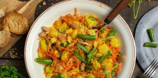 Веганский салат из фасоли с картофелем