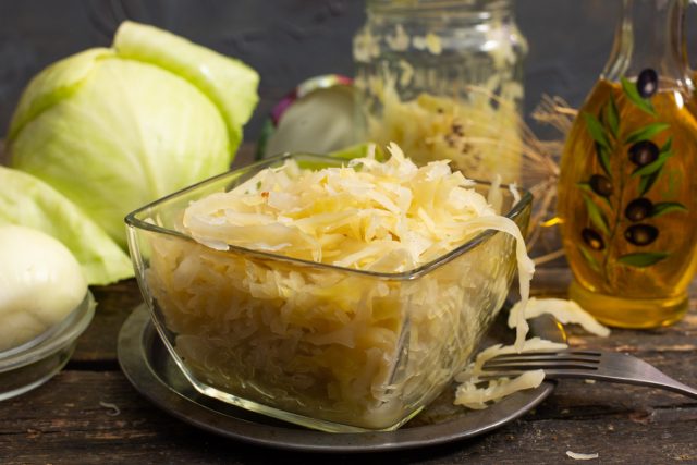 Квашеная капуста без моркови — просто и вкусно Квашеная капуста без моркови — просто и вкусно