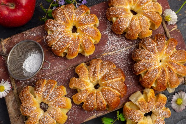 Слойки с яблоками — самый простой рецепт Слойки с яблоками — самый простой рецепт