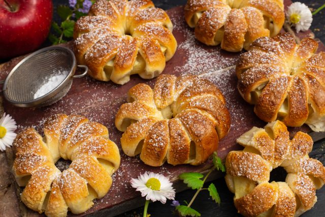 Слойки с яблоками — самый простой рецепт Слойки с яблоками — самый простой рецепт