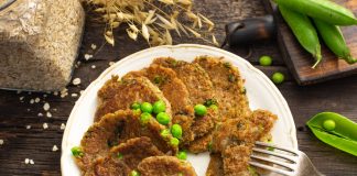Вегетарианские котлеты с кабачком и горошком — простой рецепт
