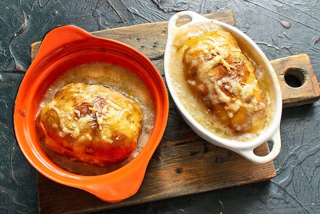 Запеченная фаршированная картошка вкусна сама по себе, как отдельное блюдо. Её можно подать на гарнир к мясу или курице. Приятного аппетита! Запеченная фаршированная картошка вкусна сама по себе, как отдельное блюдо. Её можно подать на гарнир к мясу или курице. Приятного аппетита!