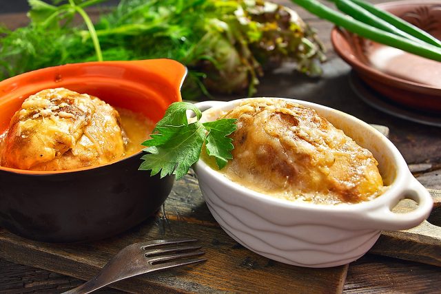 Запекаем картофель с соусом бешамель Запекаем картофель с соусом бешамель