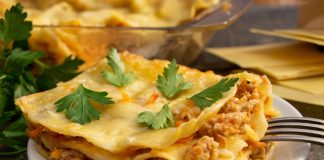 Лазанья с фаршем и соусом «Бешамель»