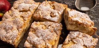 Нежный заливной пирог с яблоками на сметане