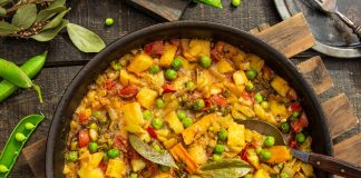 Рататуй с картофелем и зеленым горошком