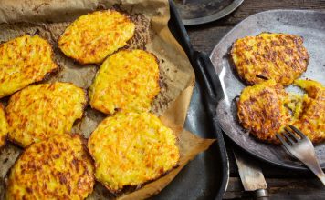 Картофельные драники с луком и морковью в духовке