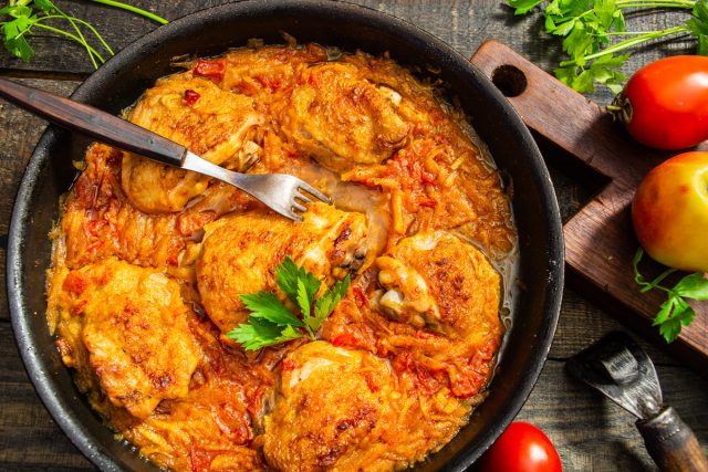 Куриные бедра запеченные в яблочном соусе Куриные бедра запеченные в яблочном соусе
