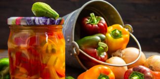 Овощной салат из перезревших огурцов с перцем на зиму