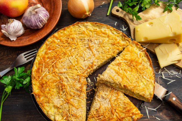 Запеканка из кабачков с луком и чесноком Запеканка из кабачков с луком и чесноком
