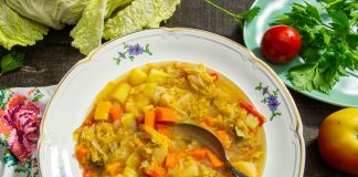 Невероятно вкусный минестроне с красной чечевицей и яблоками