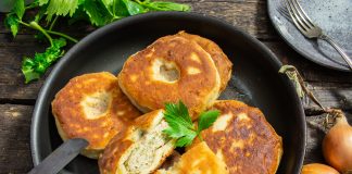 Сочные беляши с мясом на сковороде