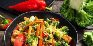 Вкусный и теплый салат с брокколи