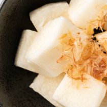 Клубни ямса употребляют в пищу в сыром или вареном виде, аналогично картофелю