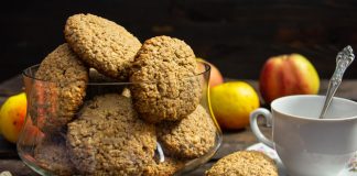 Печенье овсяное с яблоками и арахисом