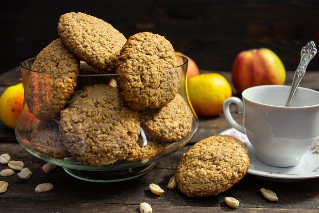 Печенье овсяное с яблоками и арахисом Печенье овсяное с яблоками и арахисом